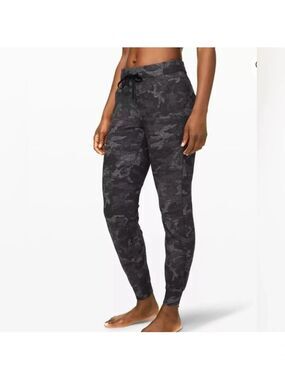 Lululemon Ready to Rule  Camo Joggers Women’s Size 4